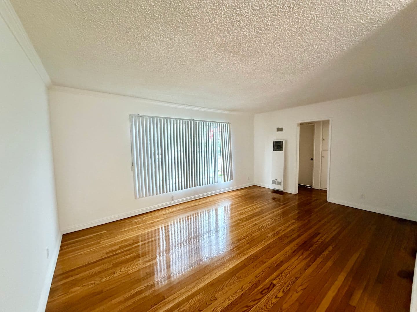 Los Angeles Apartment: 956 Wilcox Avenue