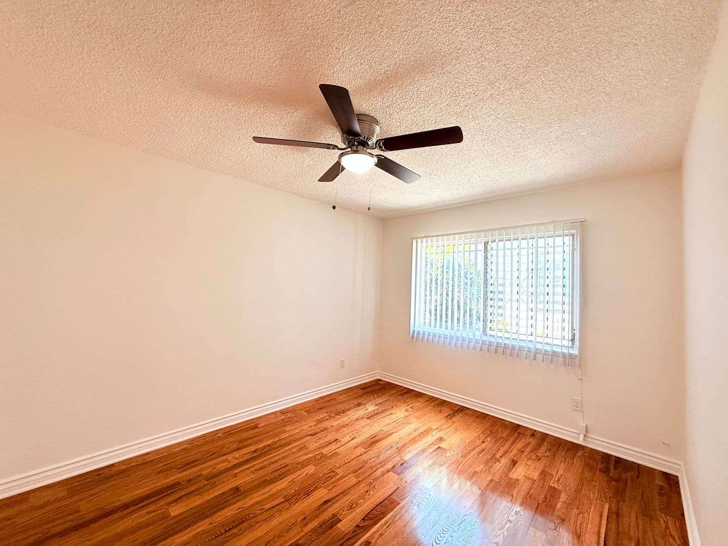 Los Angeles Apartment: 5618 Harold Way