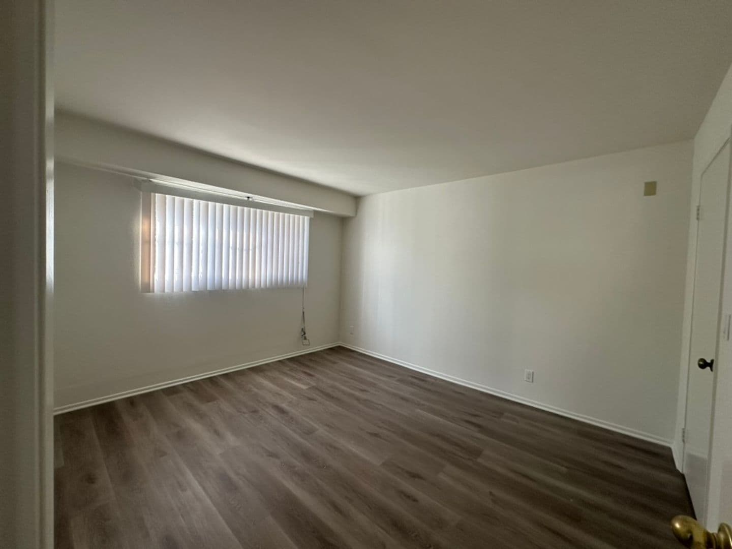 Sherman Oaks Apartment: 4513 Woodman Avenue