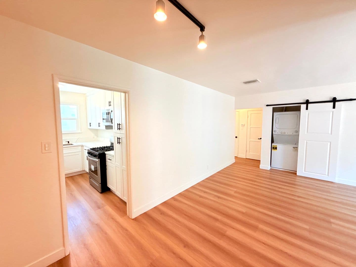 Studio City Apartment: 3936 Kentucky Dr.