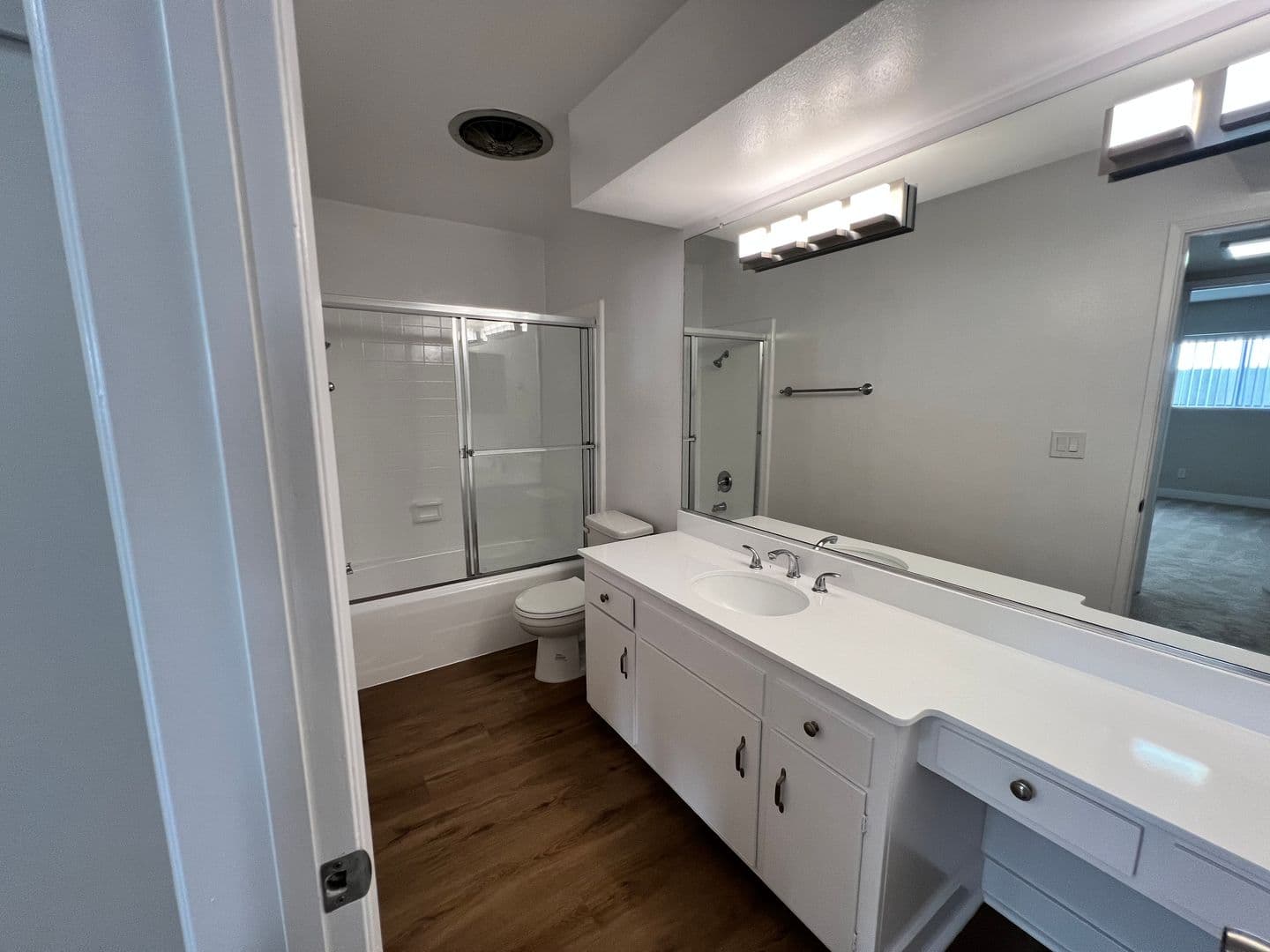 Sherman Oaks Apartment: 4647 Vista Del Monte