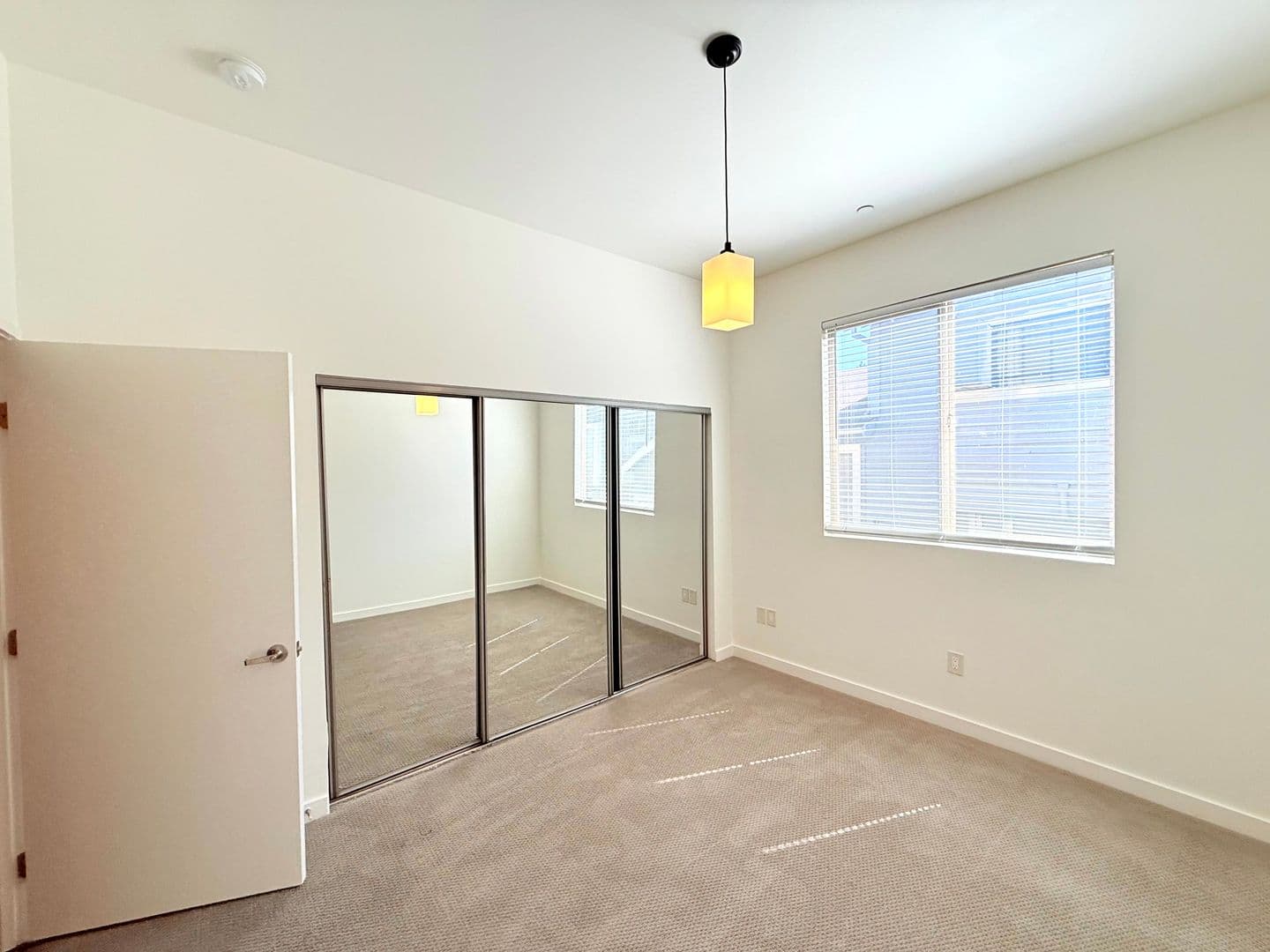 Van Nuys Apartment: 6428 Woodley Avenue