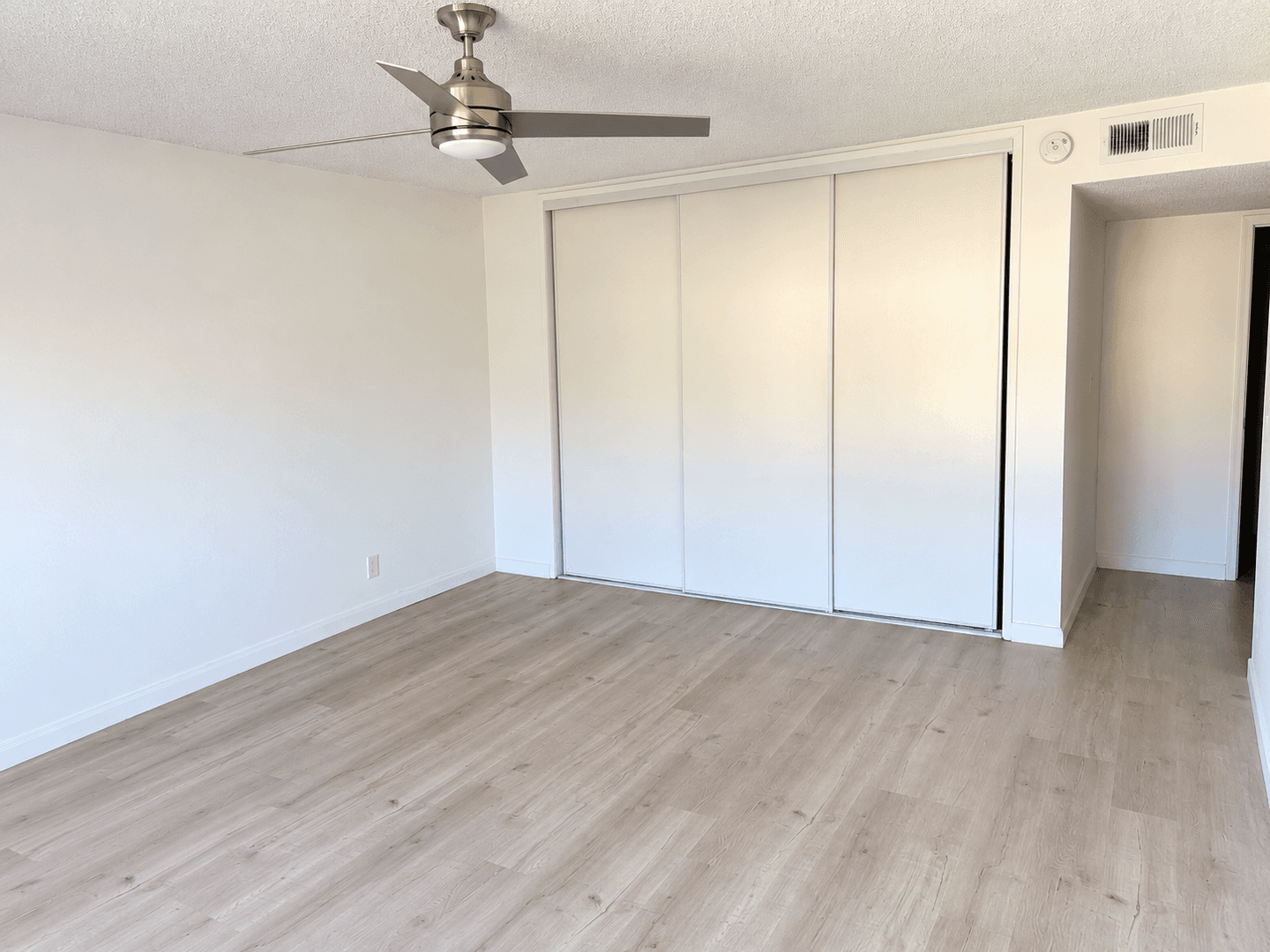 West Hollywood Apartment: 650 Westbourne Drive