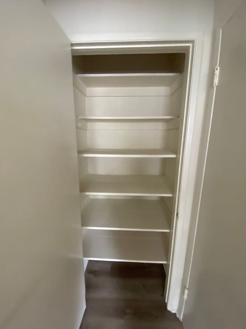 Los Angeles Apartment: 10558 Eastborne Avenue