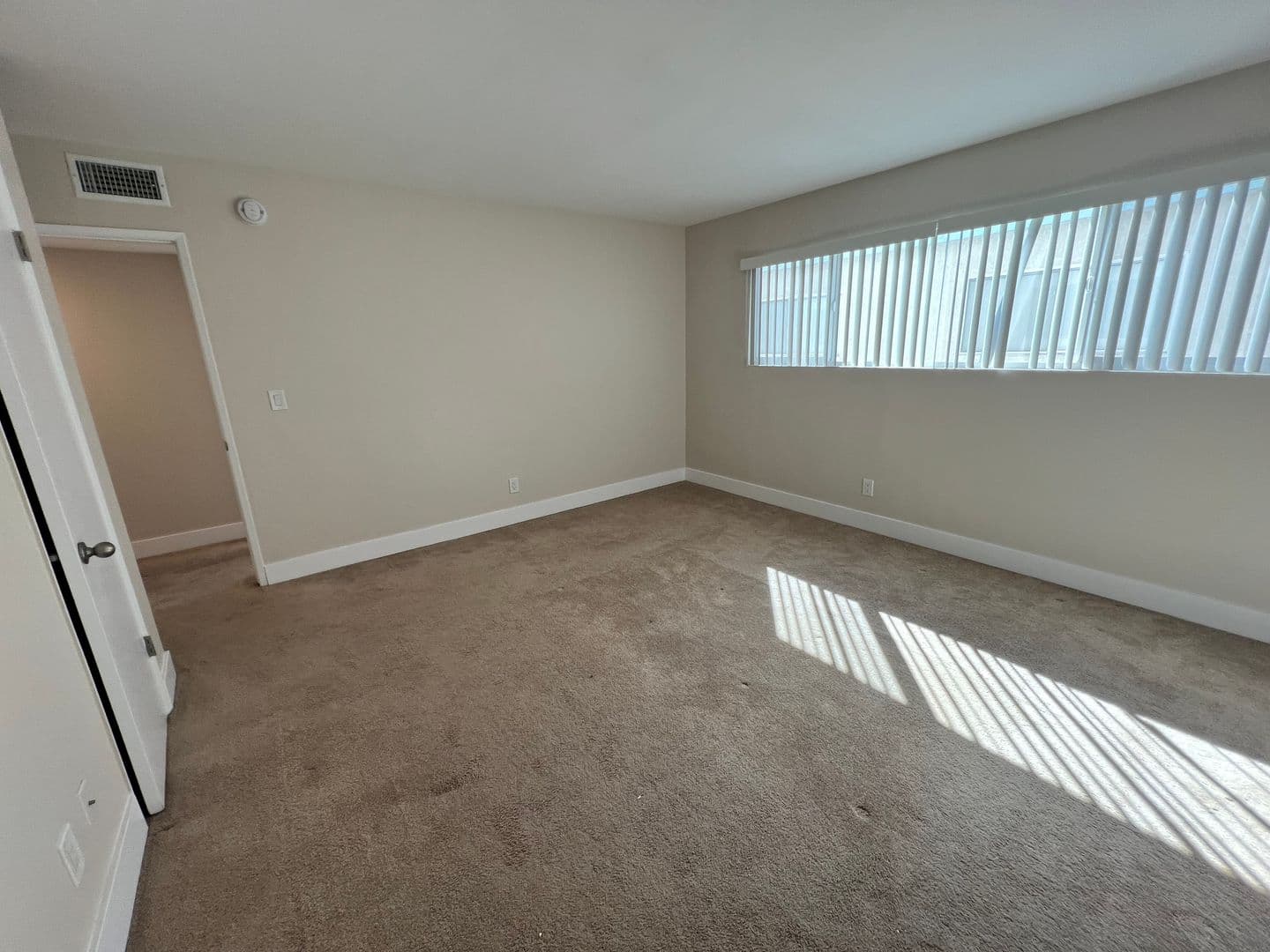 Sherman Oaks Apartment: 4647 Vista Del Monte