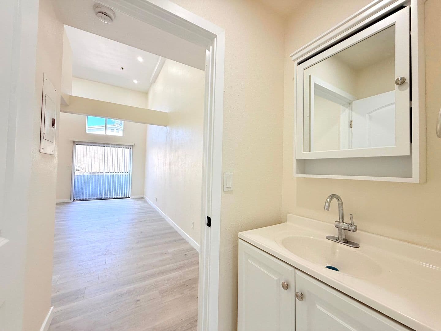 Los Angeles Apartment: 432 N Kingsley Dr.