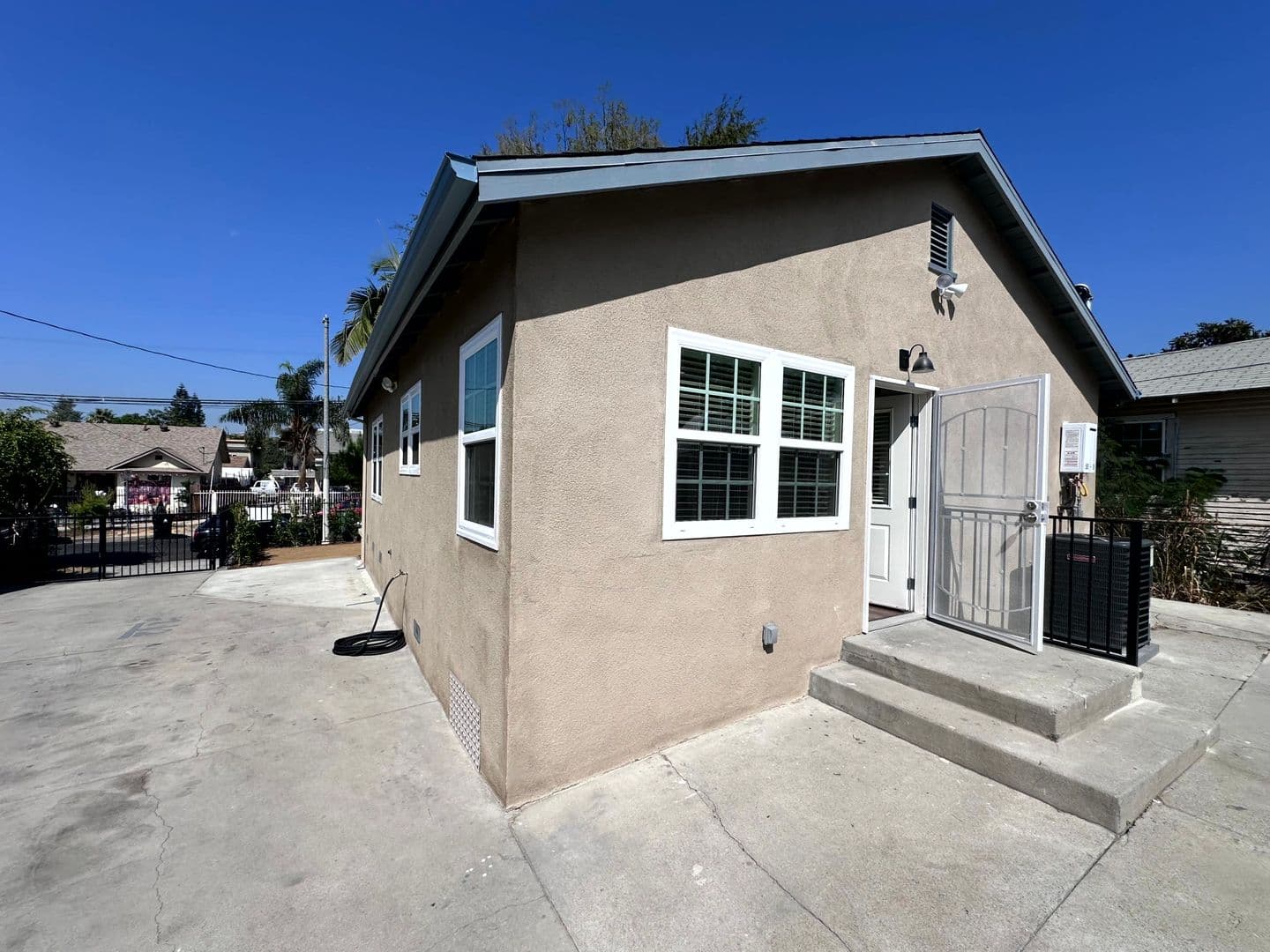 Los Angeles Apartment: 1456-1460 N. Ricardo St.