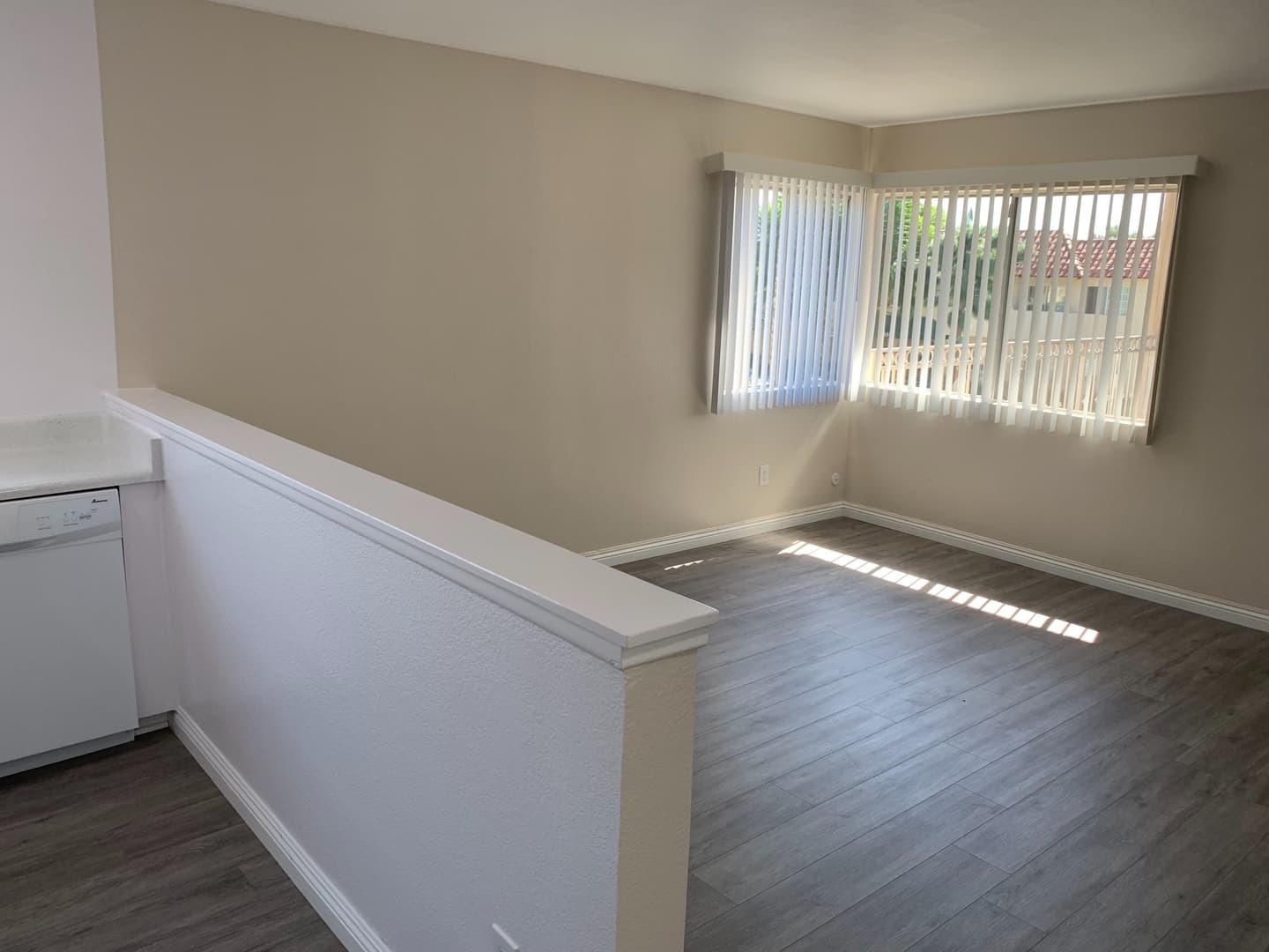 Northridge Apartment: 9600 Reseda Blvd