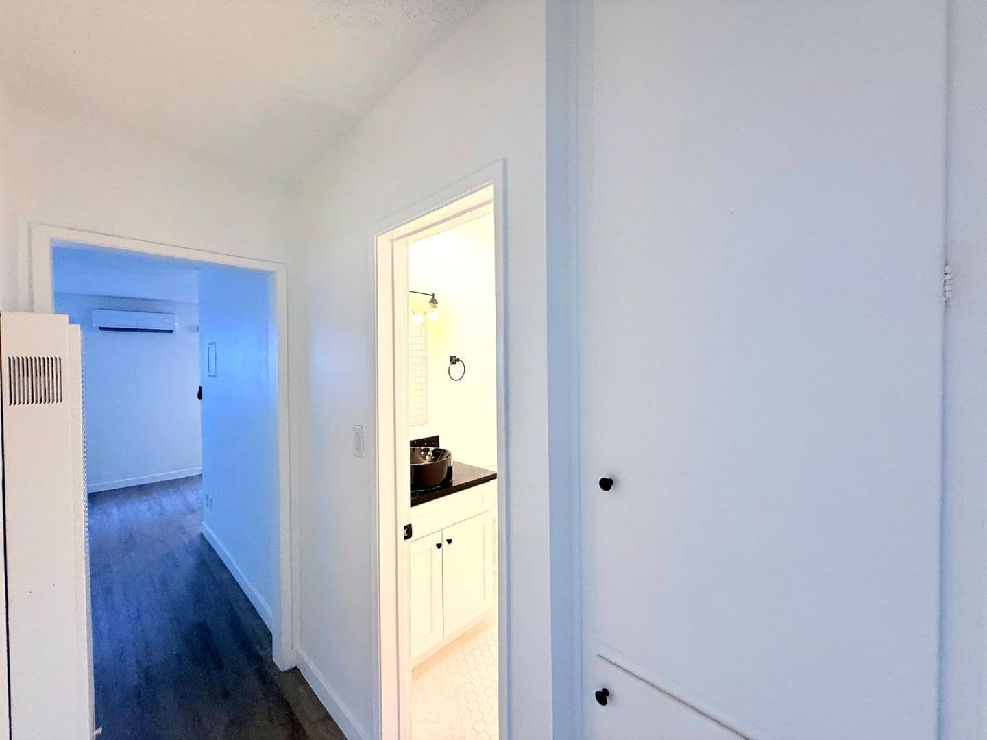 Los Angeles Apartment: 1426 South Point View St.