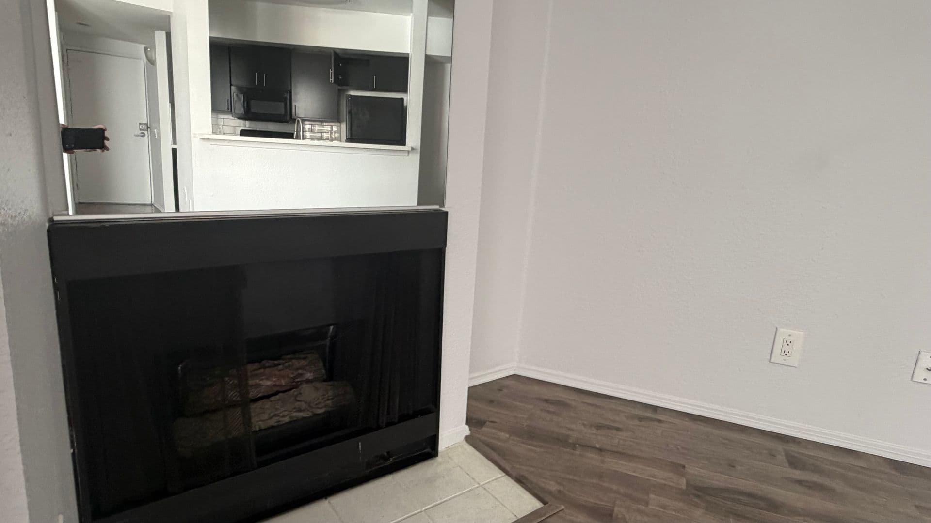 Los Angeles Apartment: 1443 N. Fuller Avenue