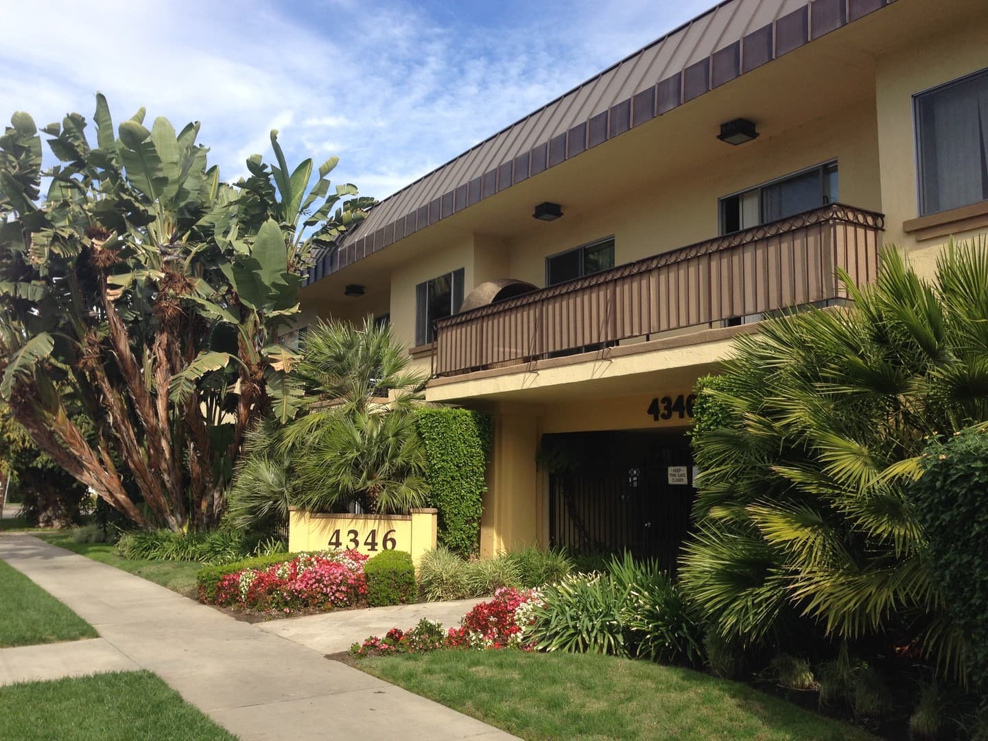 Sherman Oaks Apartment: 4334 Matilija Ave.