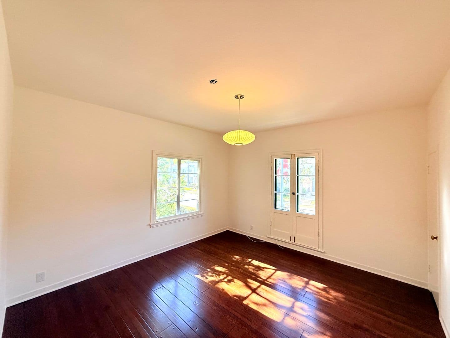 Los Angeles Apartment: 7660 Hollywood Boulevard