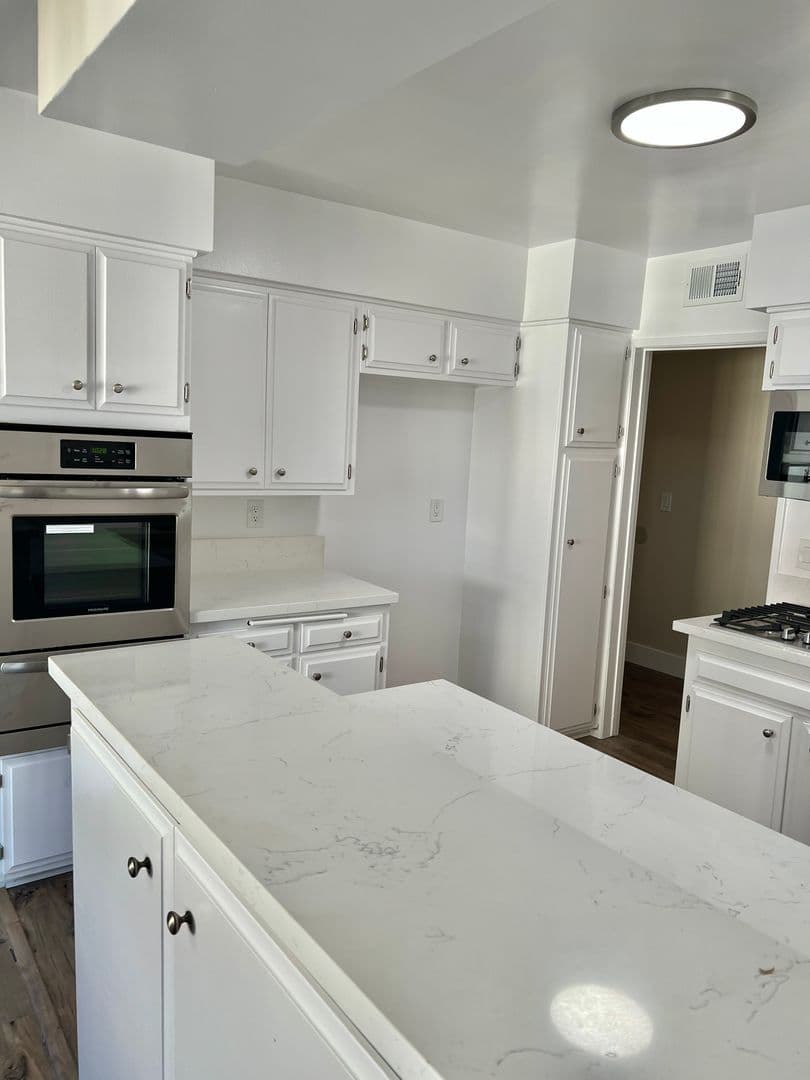 Sherman Oaks Apartment: 4647 Vista Del Monte