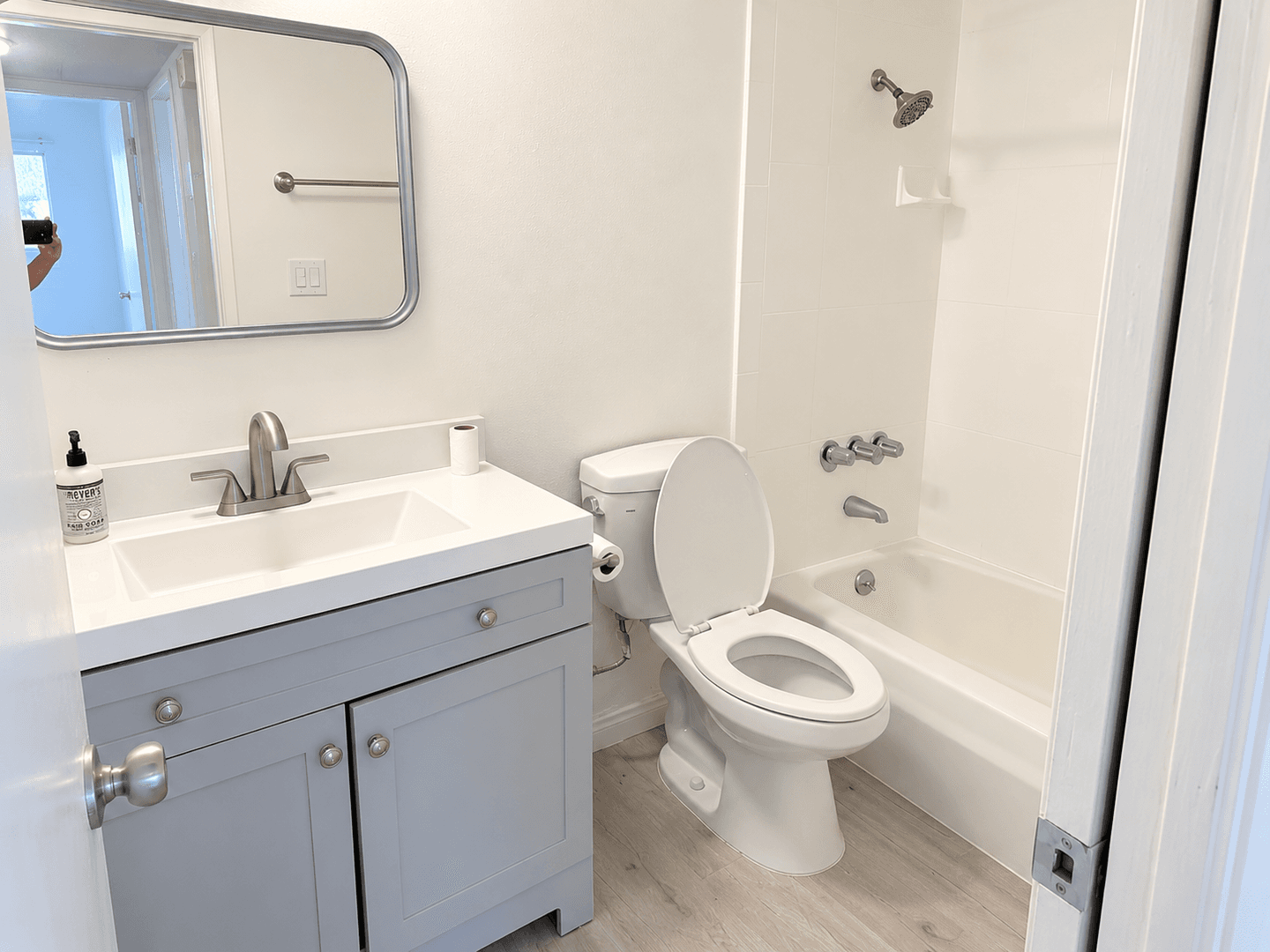 West Hollywood Apartment: 650 Westbourne Drive