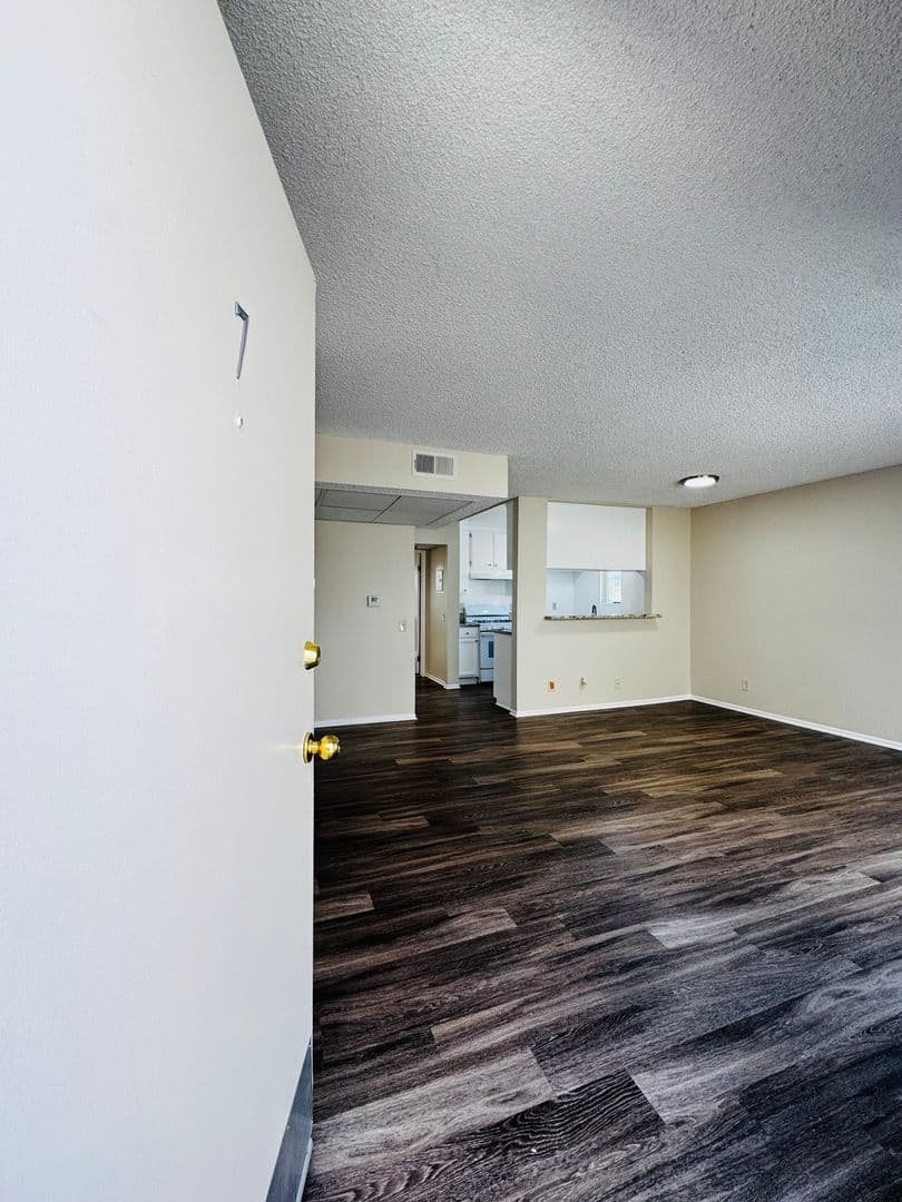 Reseda Apartment: 7259 Baird Avenue