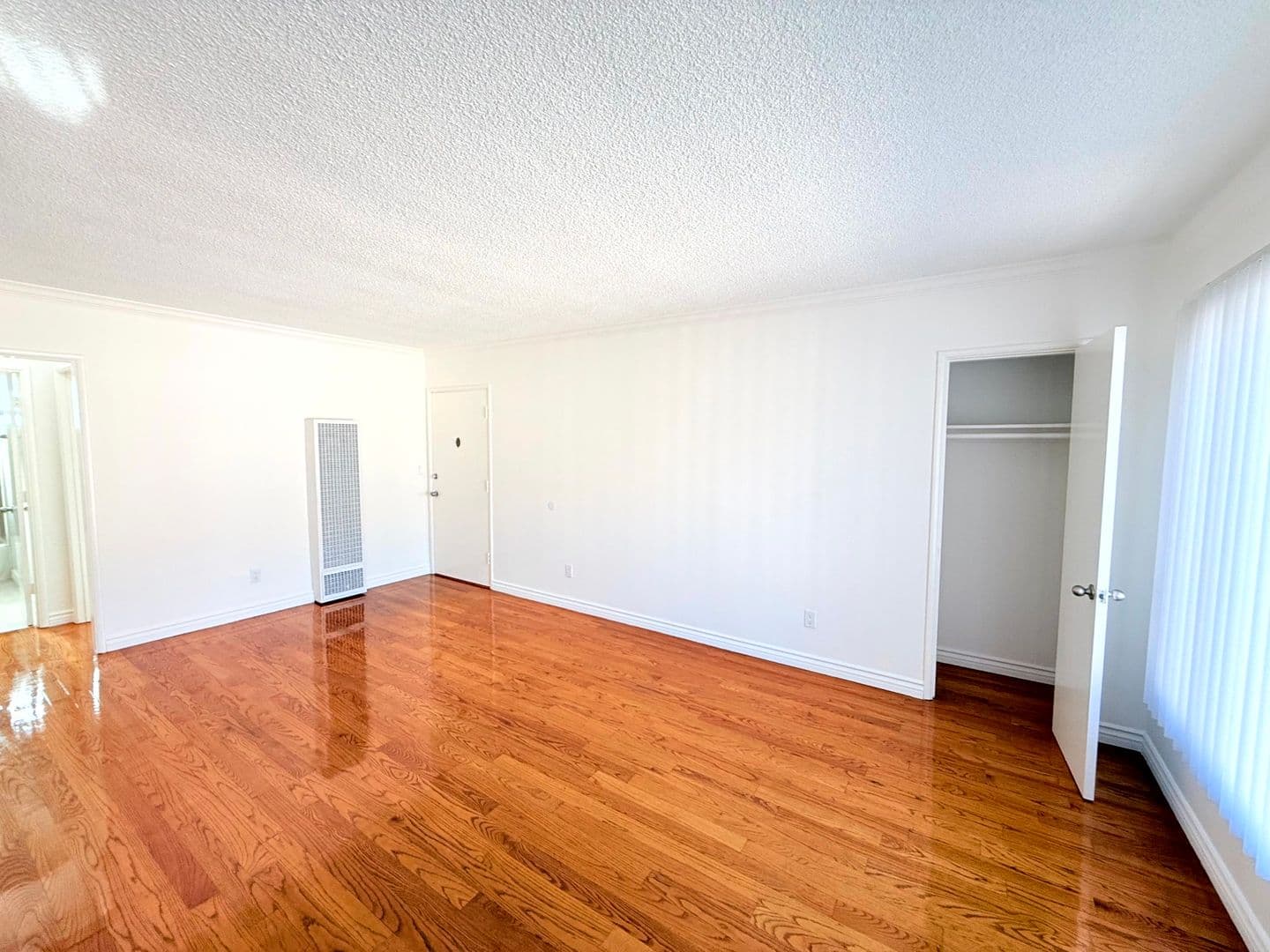 Los Angeles Apartment: 5618 Harold Way