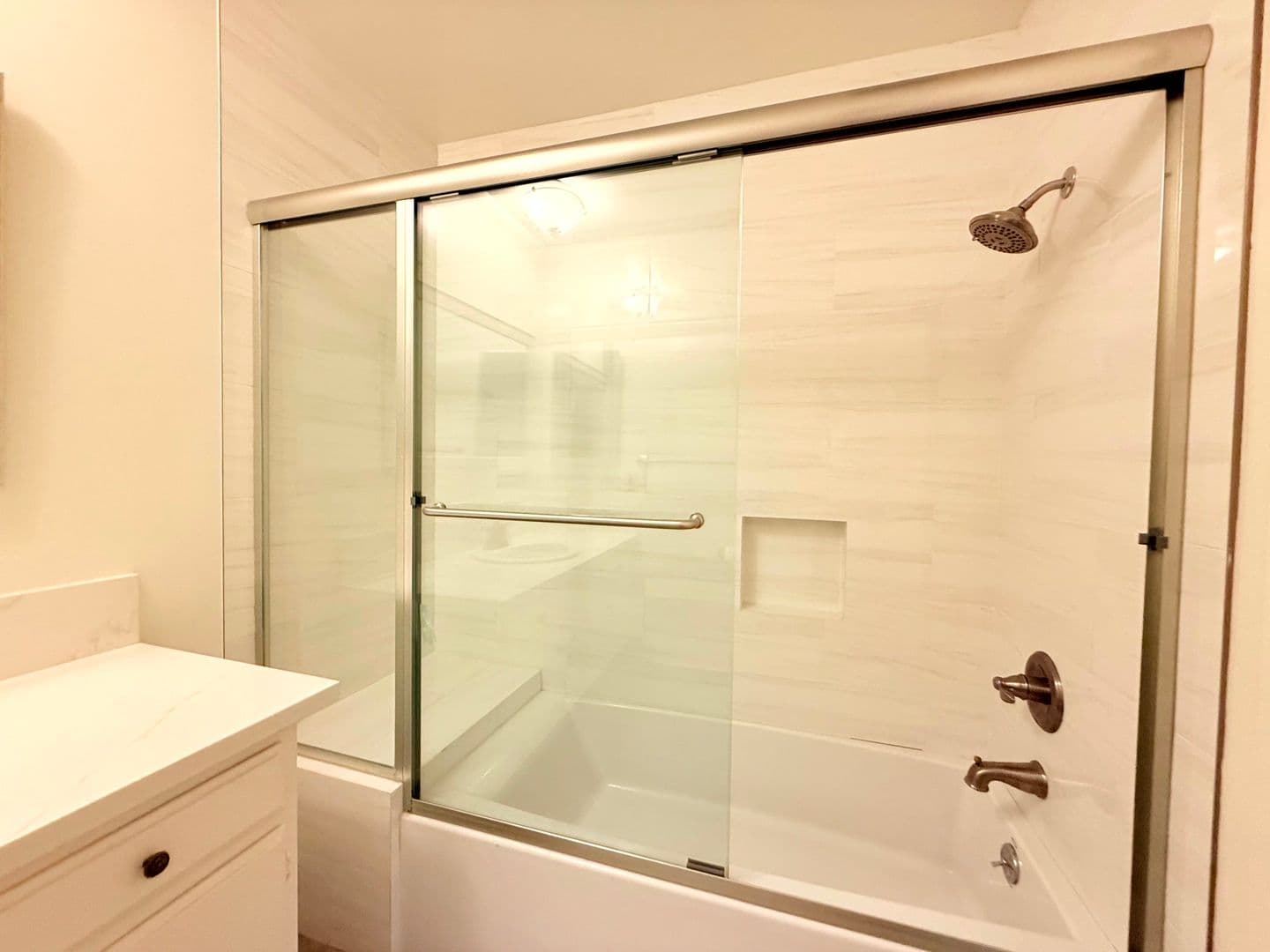 Los Angeles Apartment: 1275 Barry Avenue