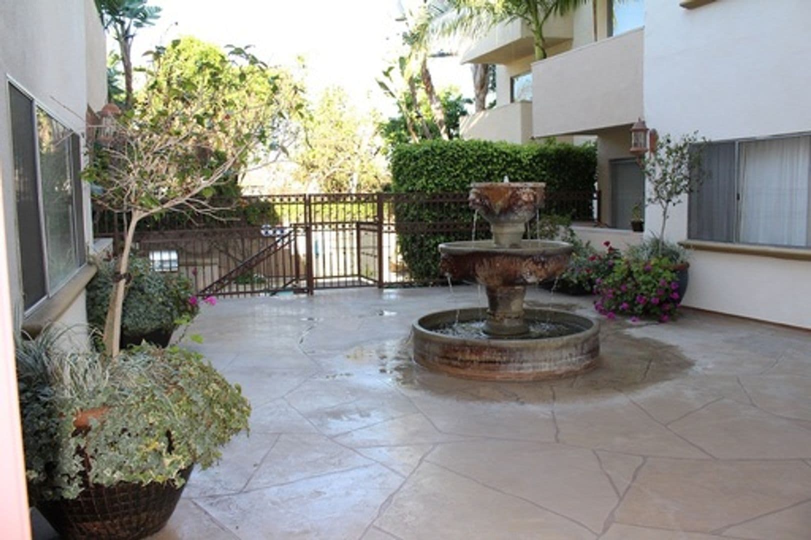 Sherman Oaks Apartment: 4647 Vista Del Monte