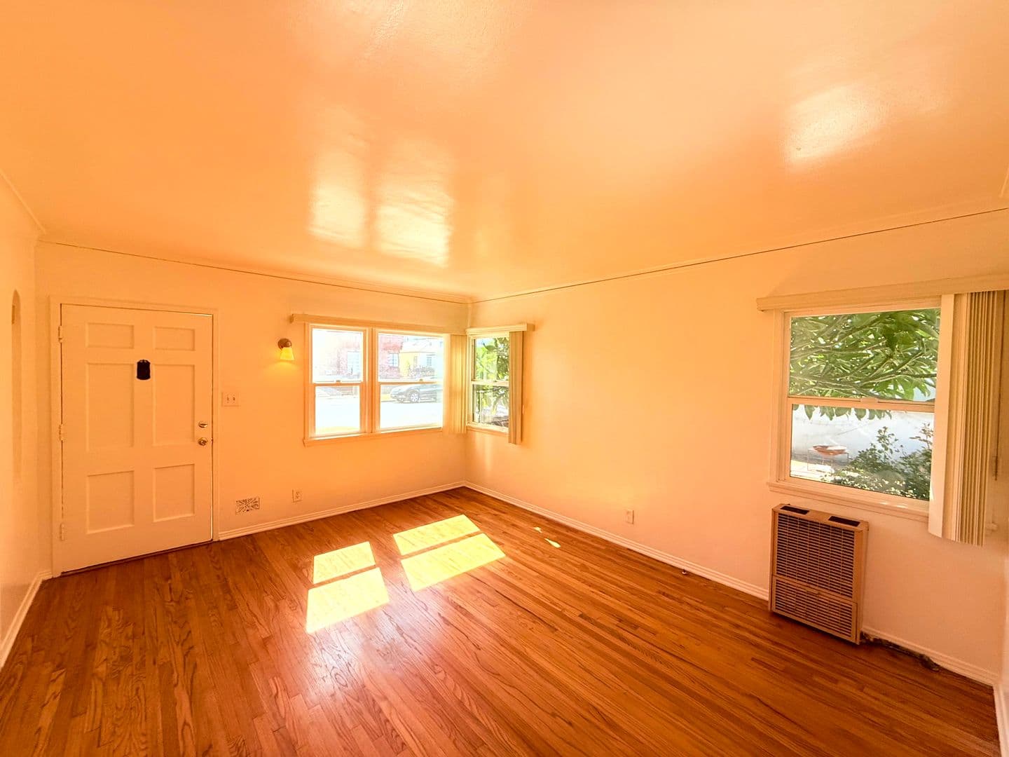 Los Angeles Apartment: 3531-3541 12th Avenue
