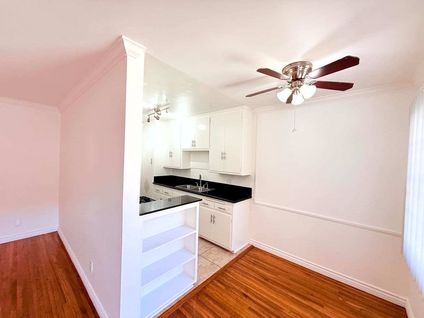 Los Angeles Apartment: 1415 Hudson Avenue