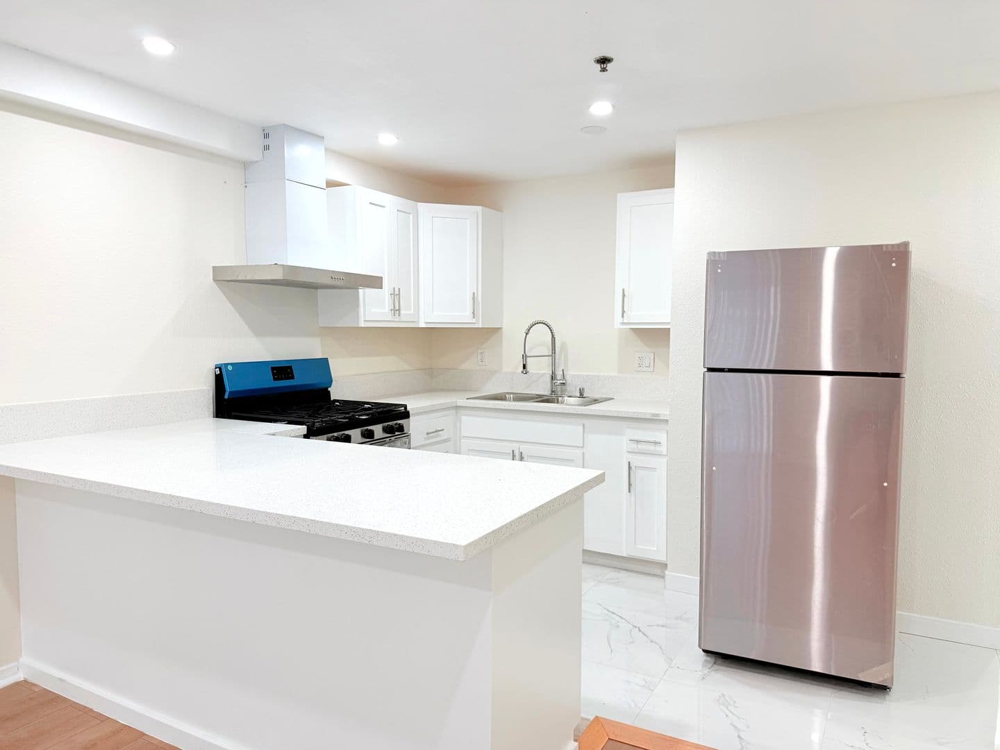 Los Angeles Apartment: 432 N Kingsley Dr.