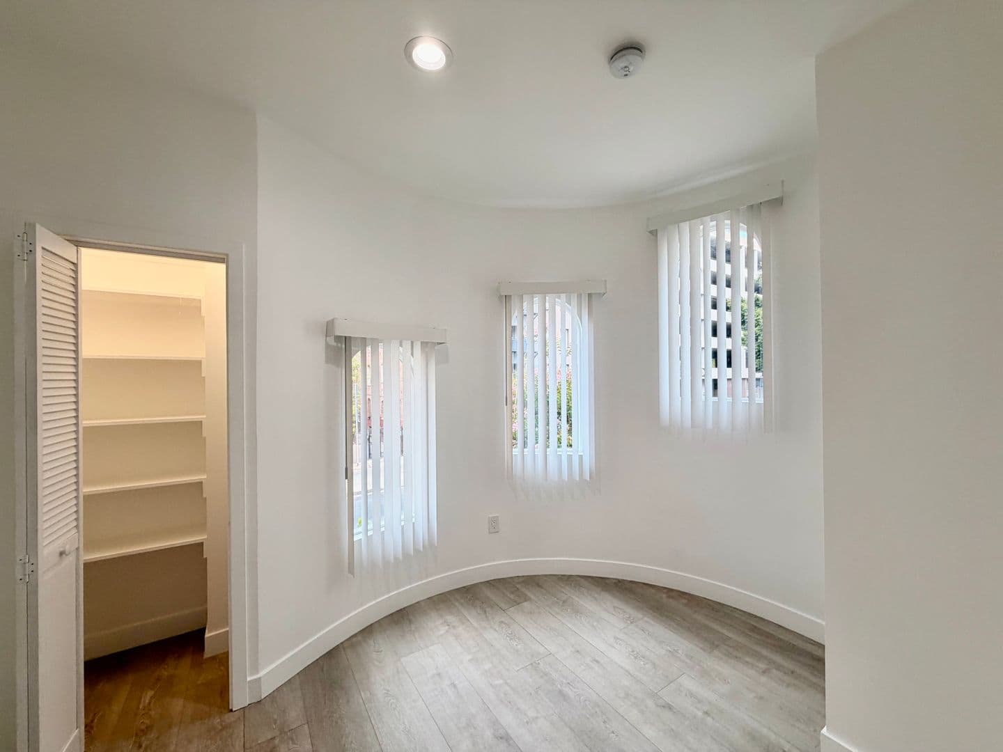 Los Angeles Apartment: 666 Shatto Place