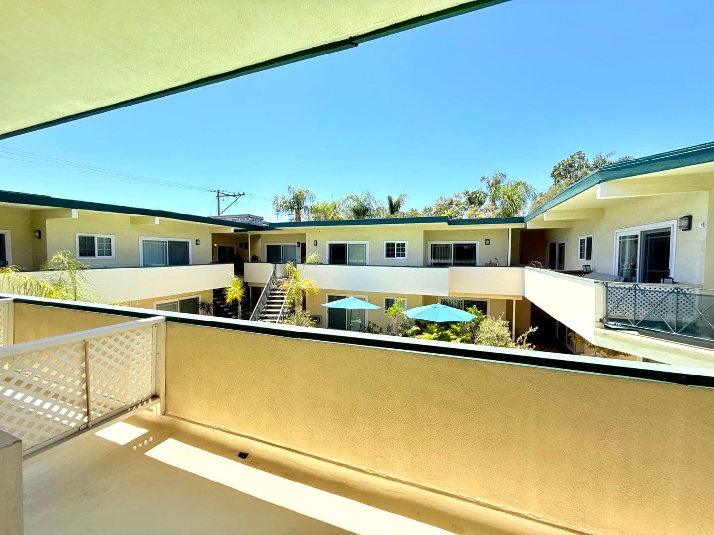 West Hollywood Apartment: 8130 Norton Ave