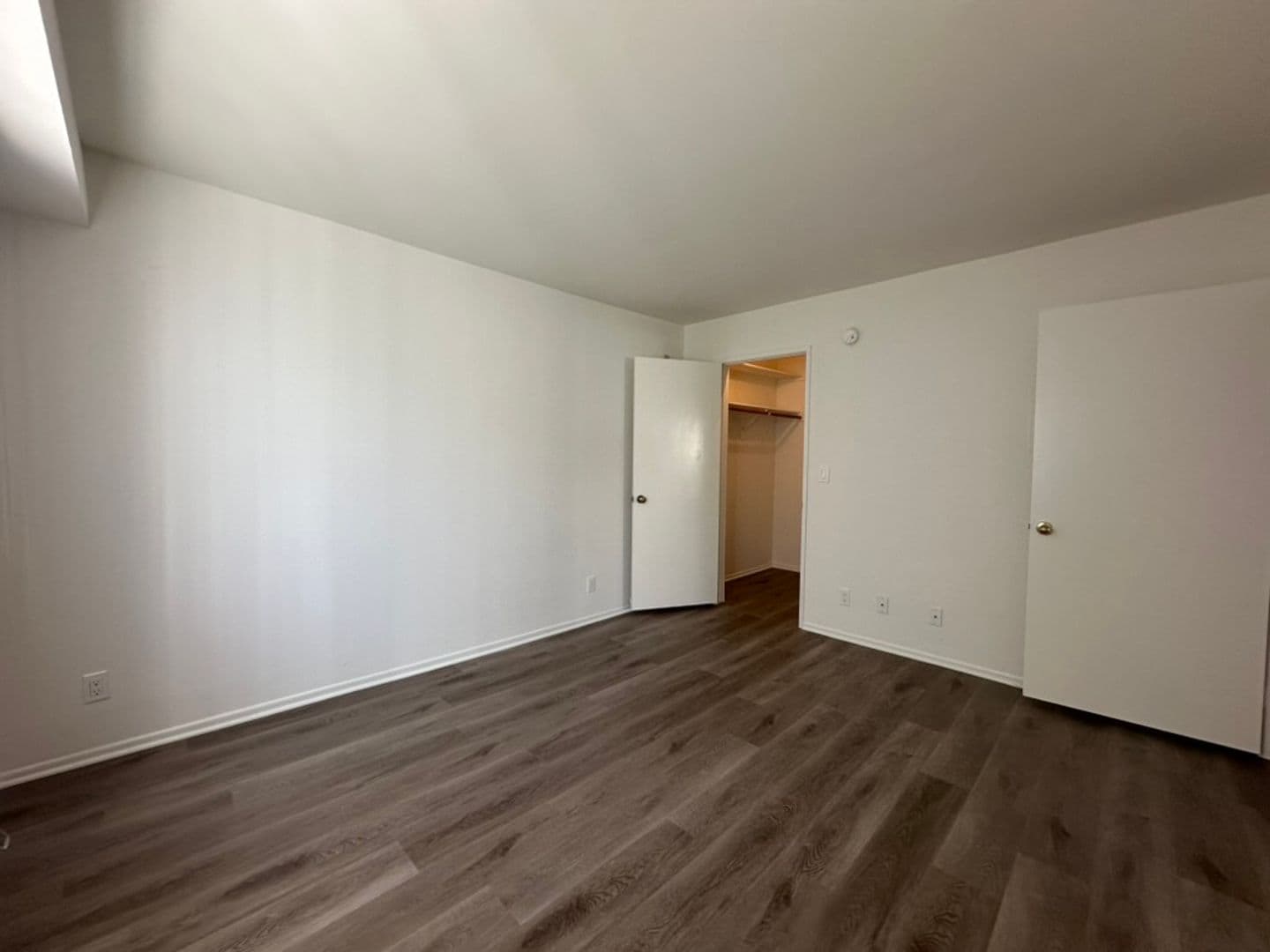 Sherman Oaks Apartment: 4513 Woodman Avenue