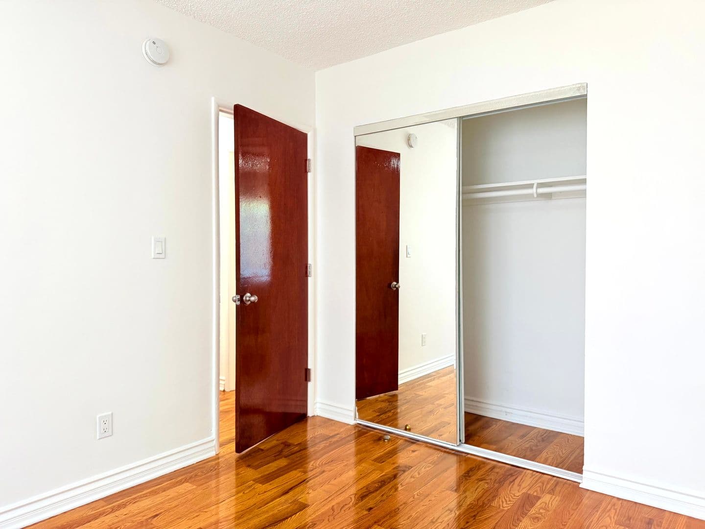 Los Angeles Apartment: 5618 Harold Way