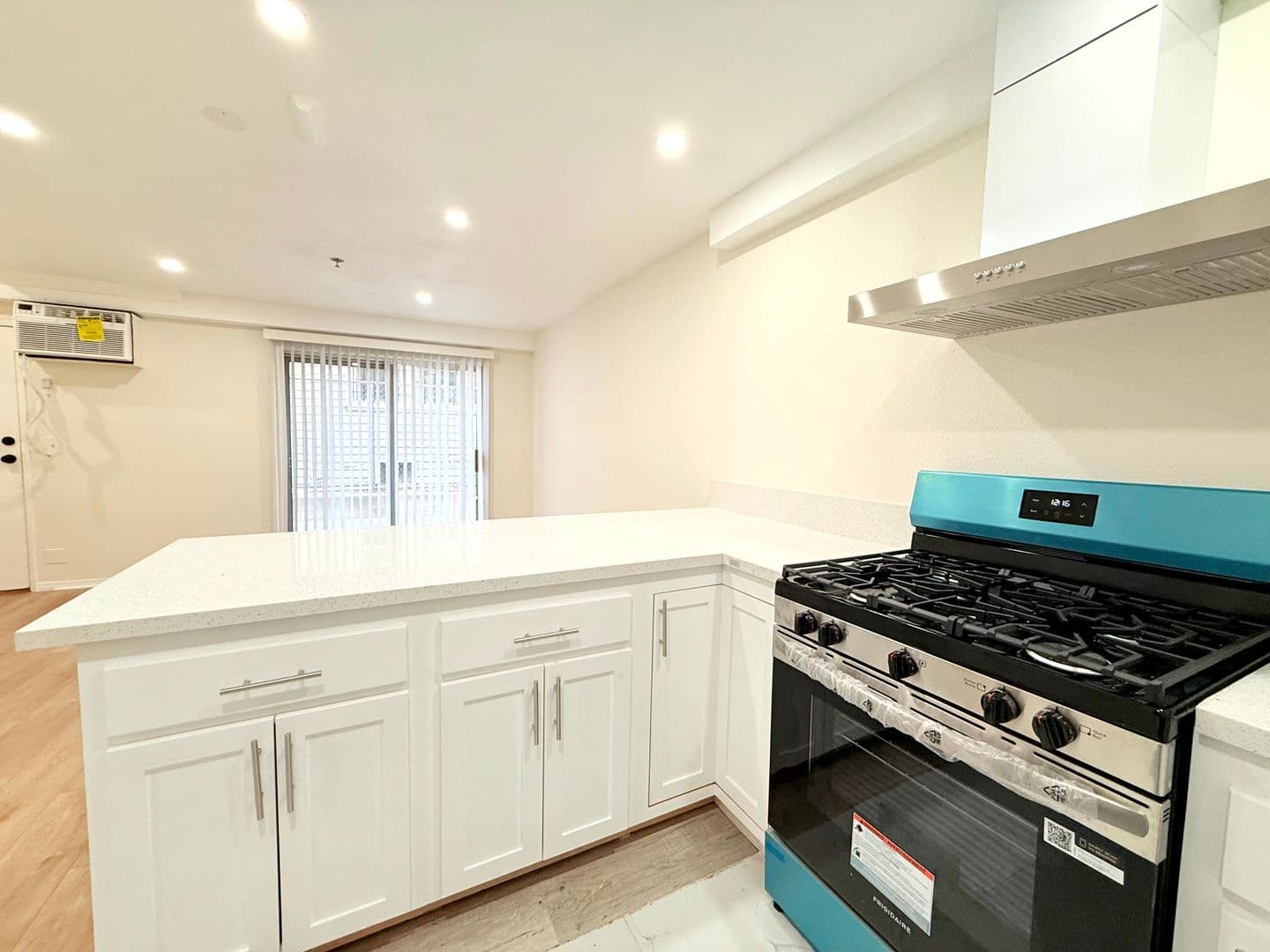 Los Angeles Apartment: 432 N Kingsley Dr.
