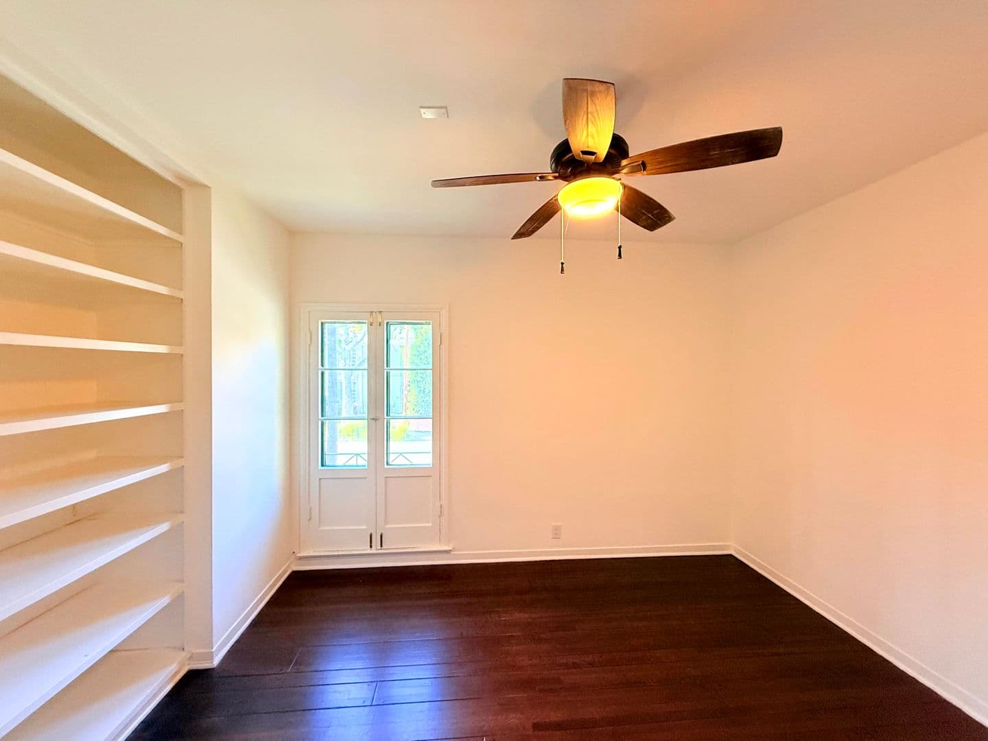 Los Angeles Apartment: 7660 Hollywood Boulevard