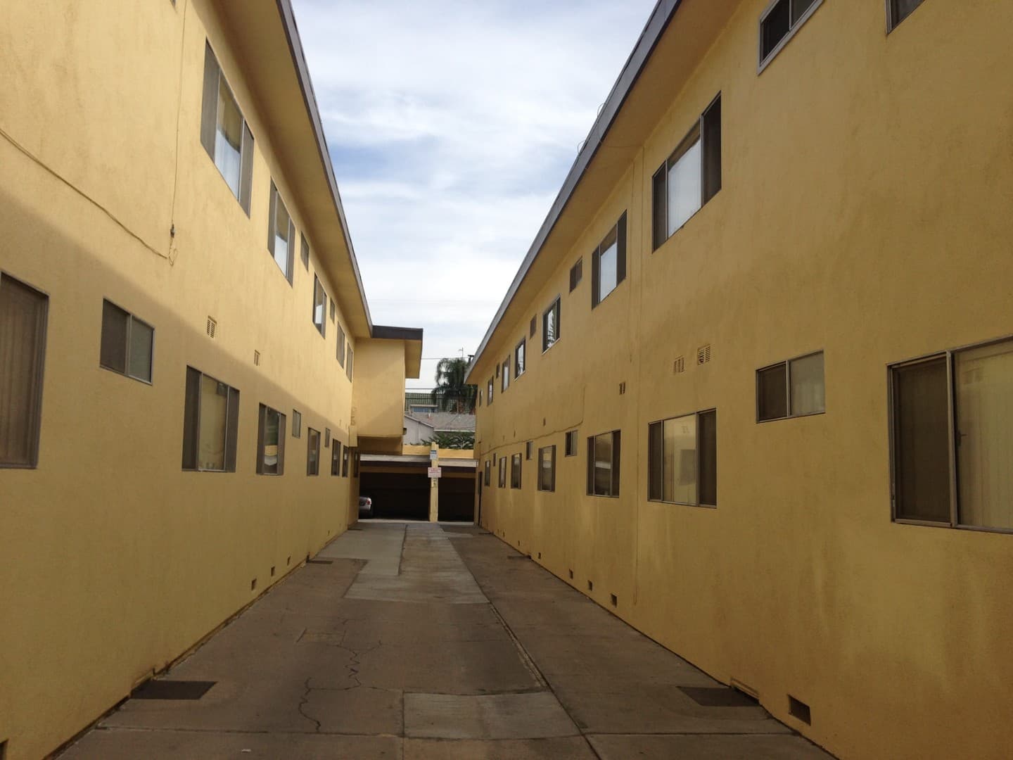Sherman Oaks Apartment: 4334 Matilija Ave.