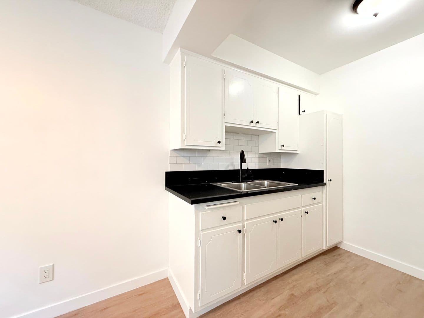 Los Angeles Apartment: 1426 South Point View St.