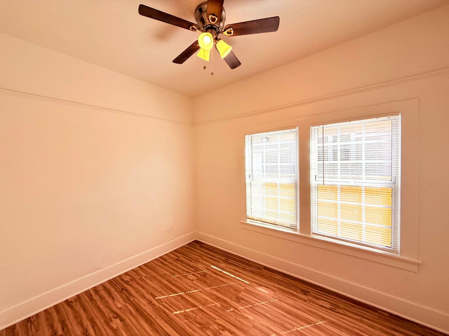 Los Angeles Apartment: 1870 & 1872 Daly Street