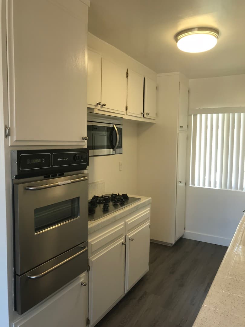 Sherman Oaks Apartment: 4334 Matilija Ave.