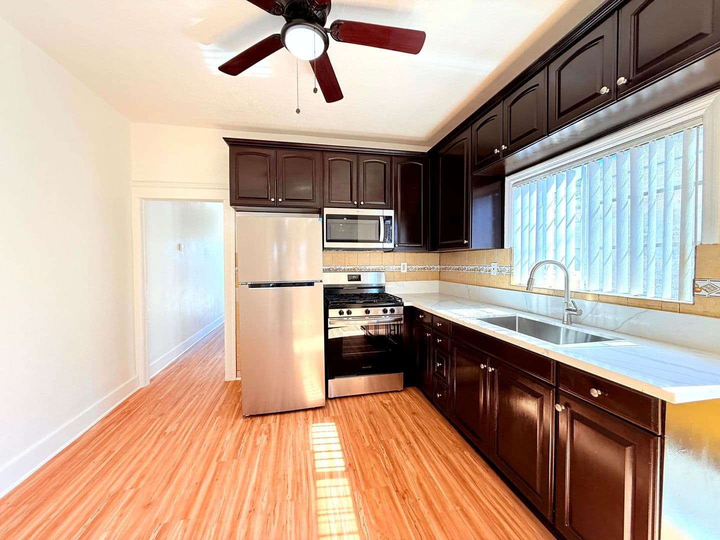 Los Angeles Apartment: 1870 & 1872 Daly Street