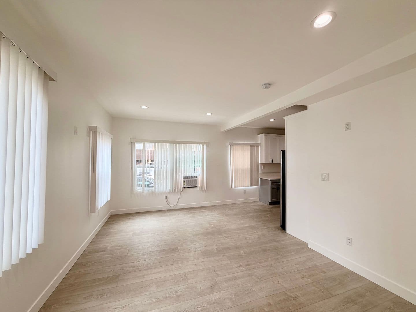 Los Angeles Apartment: 666 Shatto Place