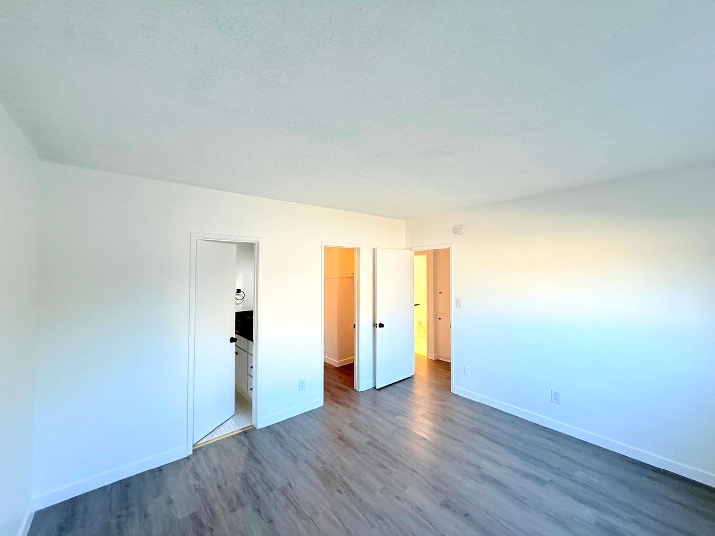 Los Angeles Apartment: 1426 South Point View St.