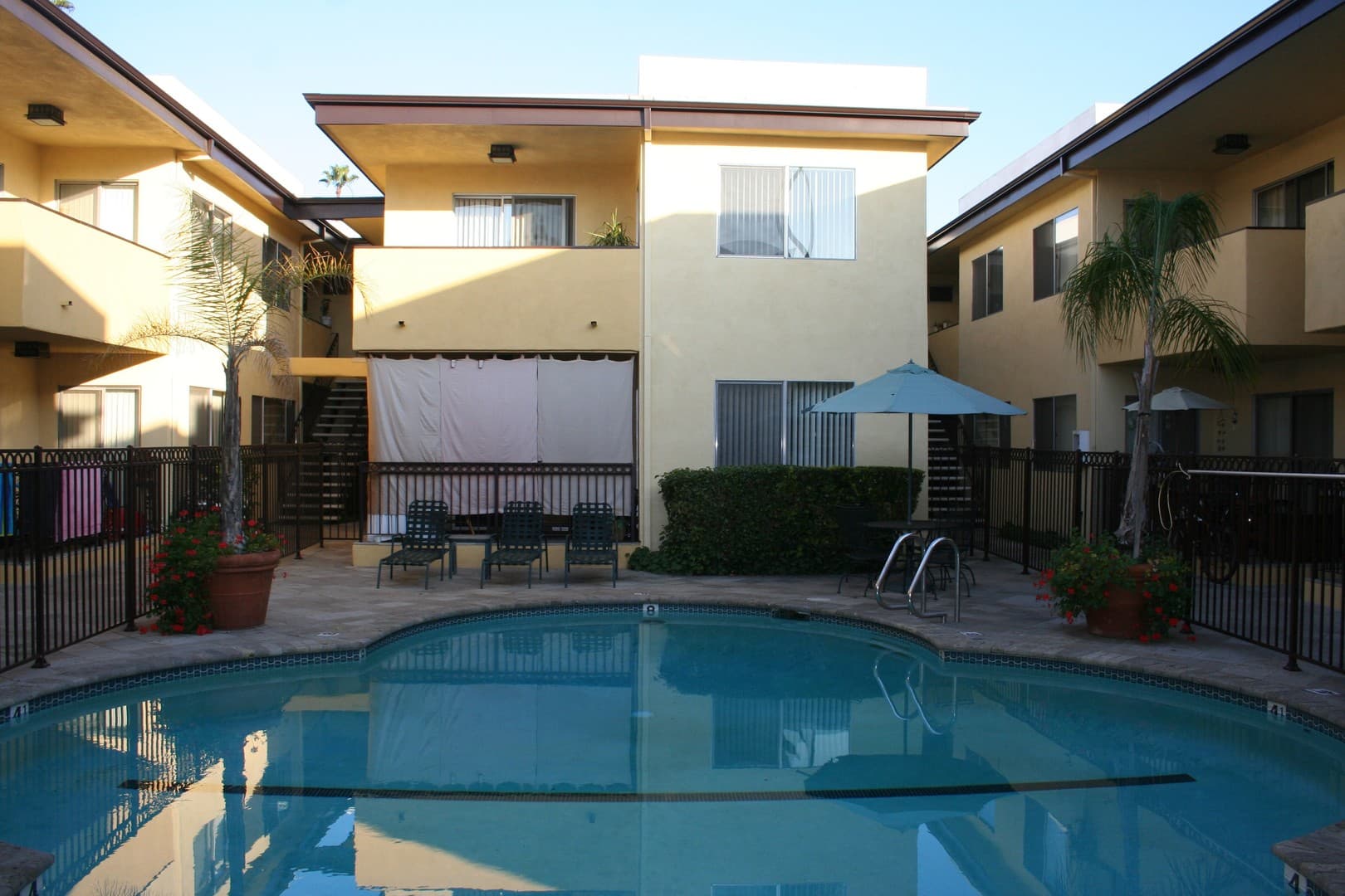 Sherman Oaks Apartment: 4334 Matilija Ave.