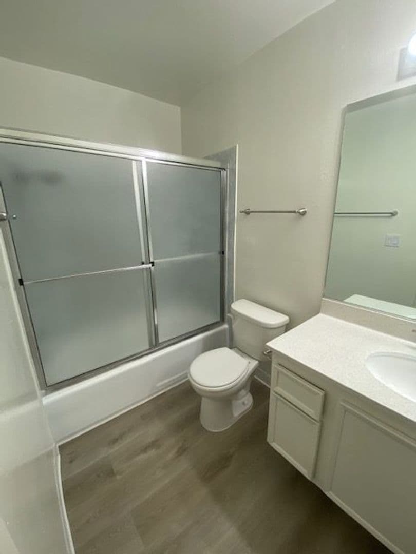 Los Angeles Apartment: 10644 Eastborne Avenue