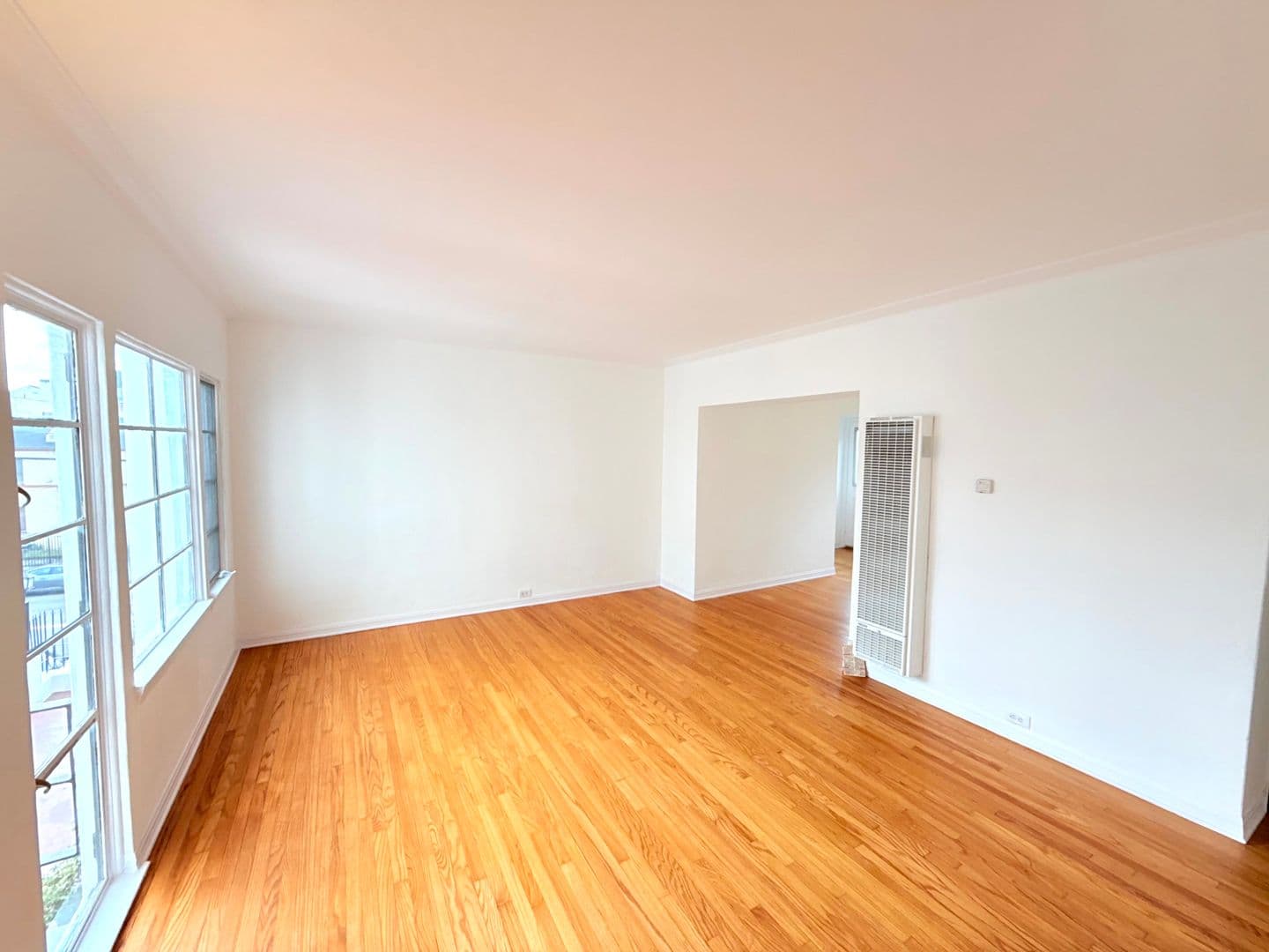 Los Angeles Apartment: 3919 W. 8th Street