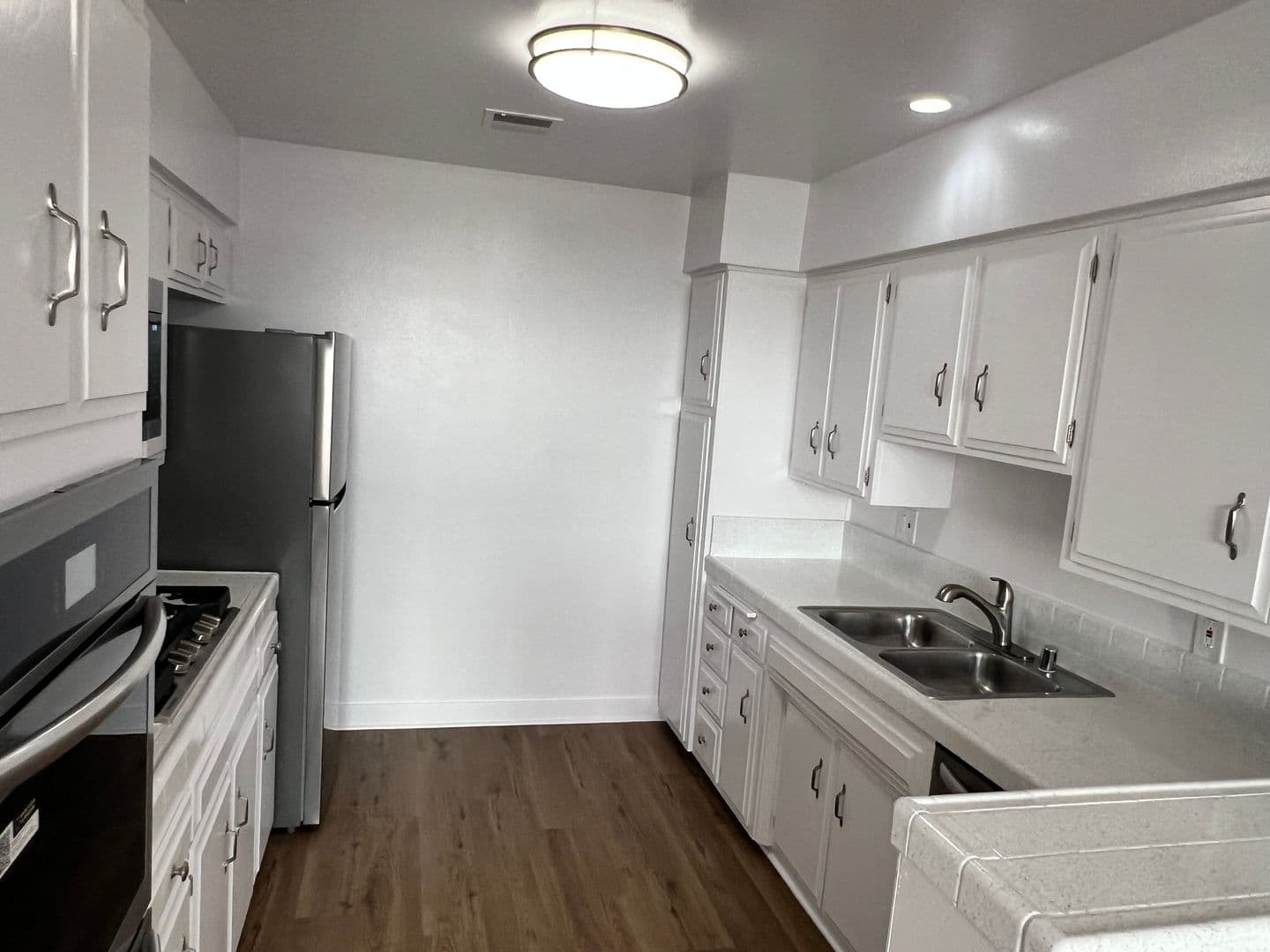 Sherman Oaks Apartment: 4647 Vista Del Monte