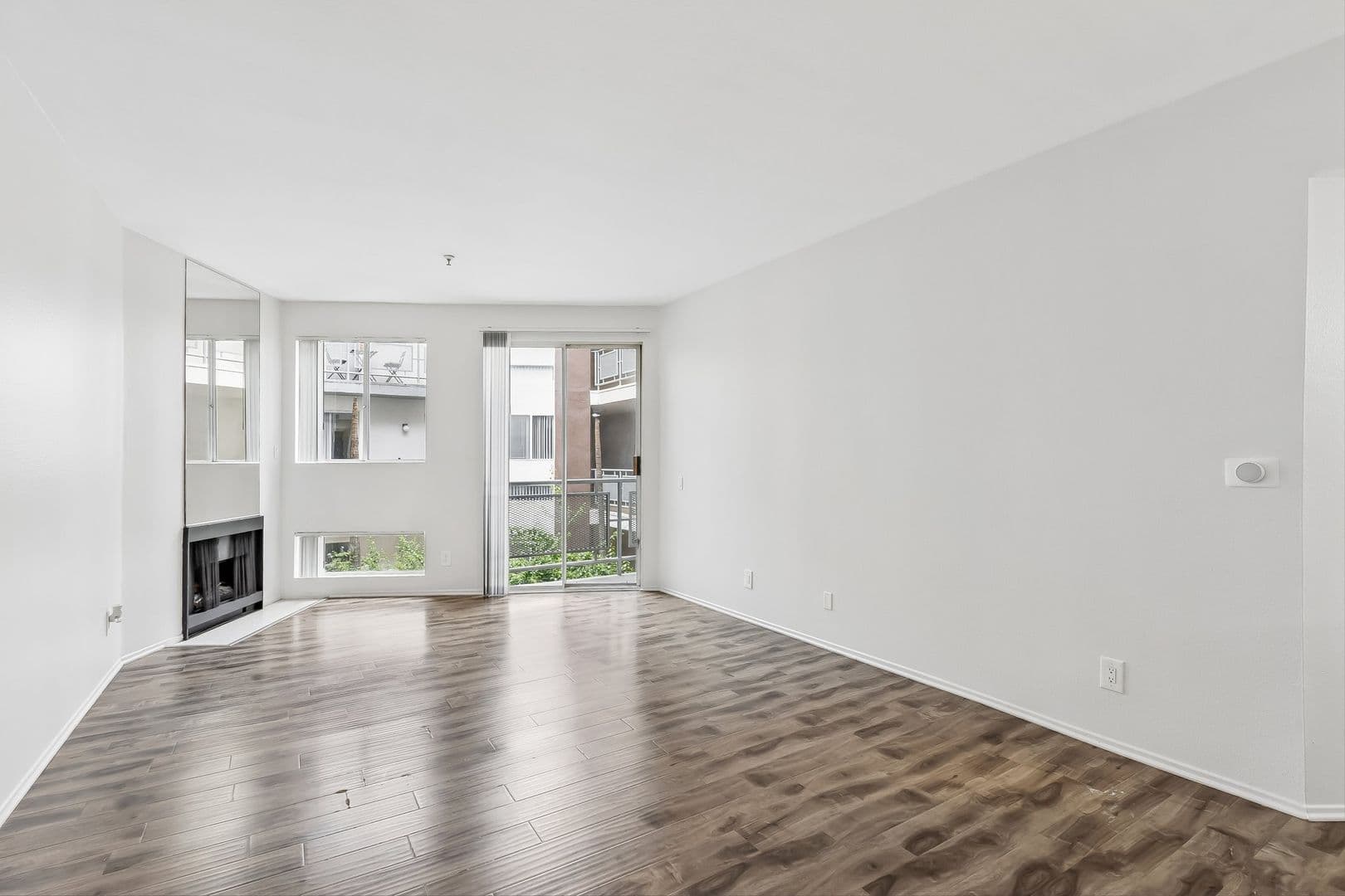 Los Angeles Apartment: 1443 N. Fuller Avenue