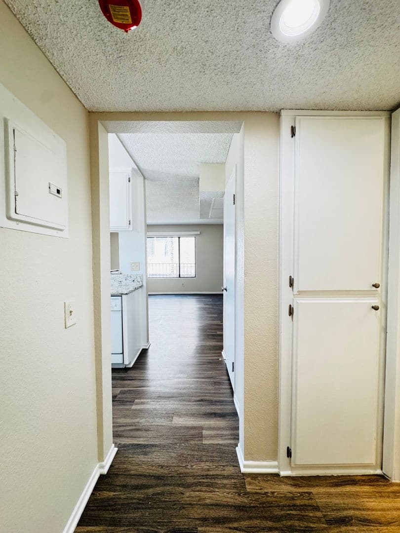 Reseda Apartment: 7259 Baird Avenue