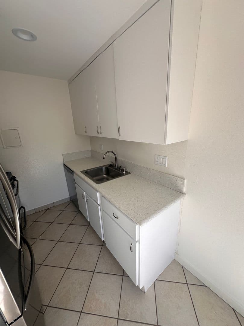 Sherman Oaks Apartment: 5344 Circle Drive