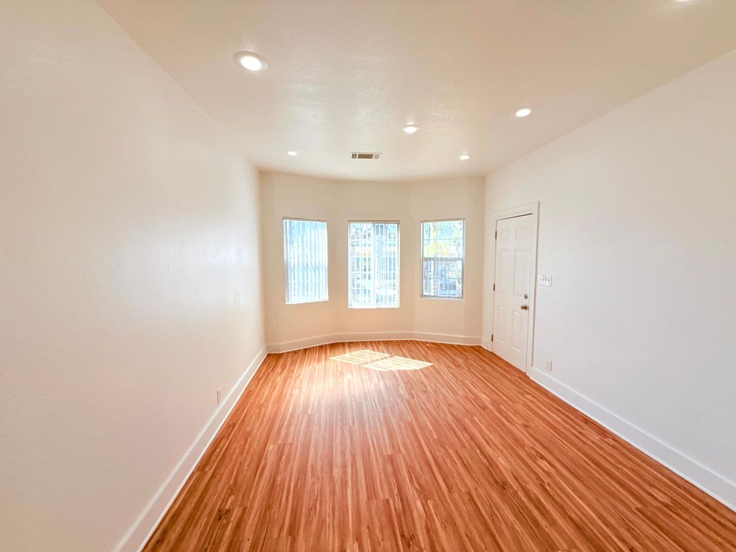 Los Angeles Apartment: 1870 & 1872 Daly Street