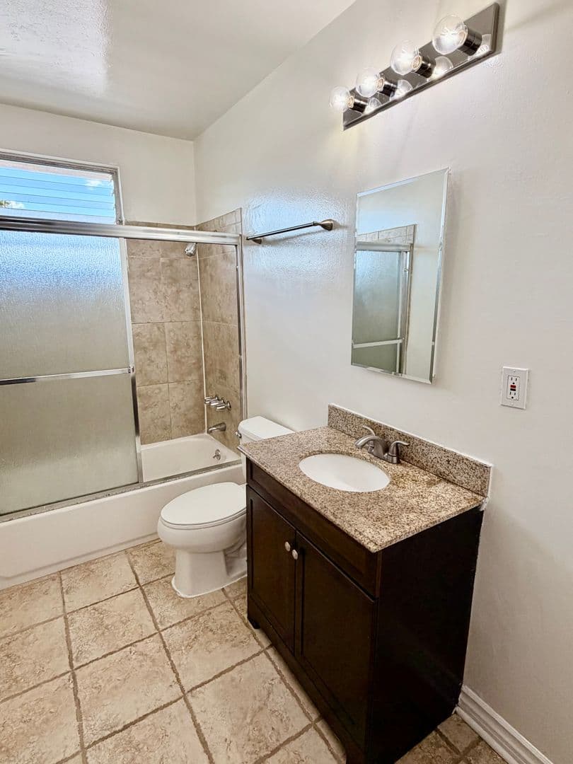 Los Angeles Apartment: 5612 Harold Way
