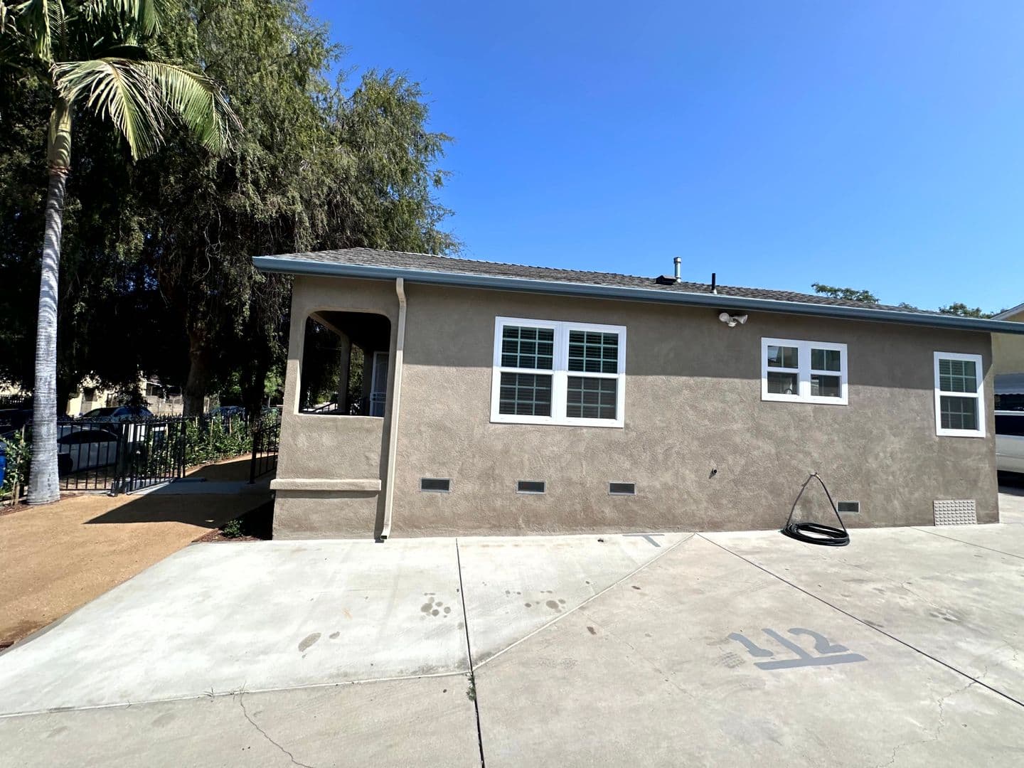 Los Angeles Apartment: 1456-1460 N. Ricardo St.