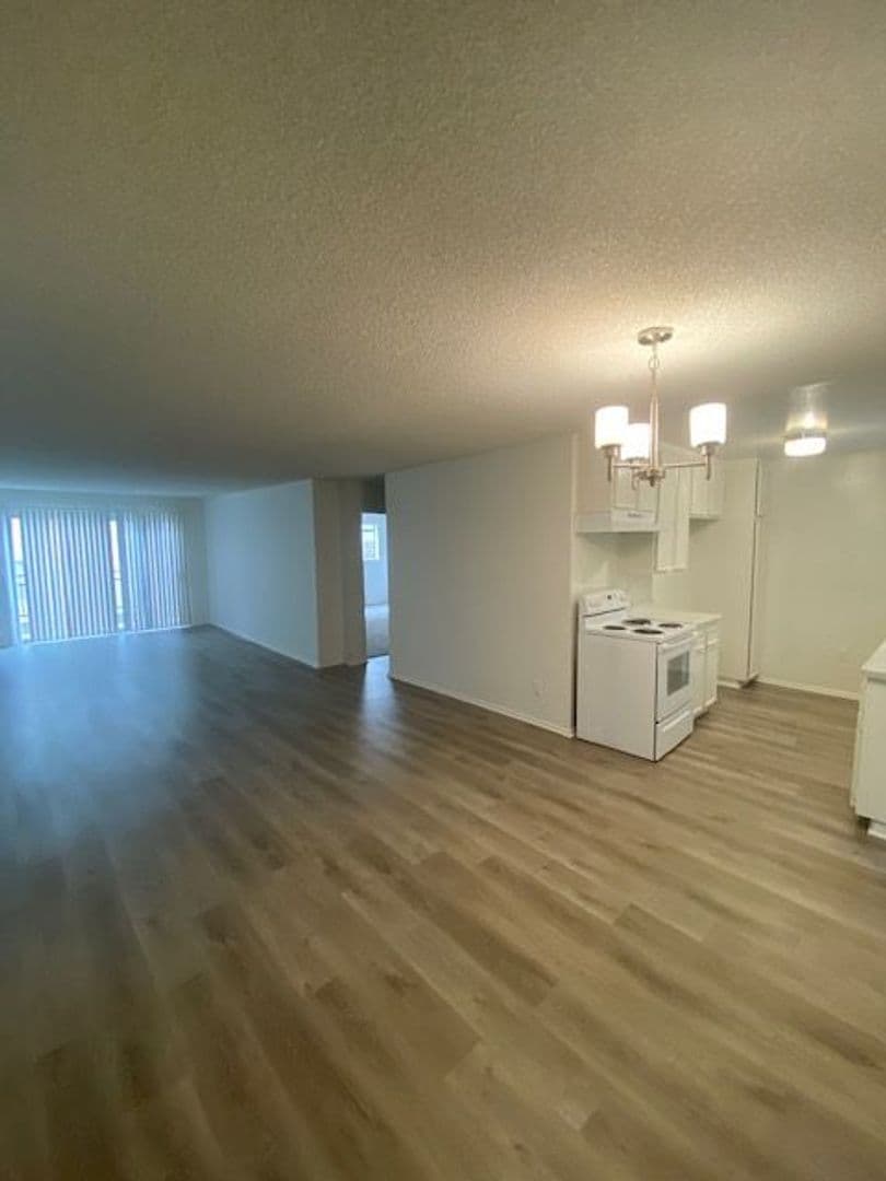 Los Angeles Apartment: 10644 Eastborne Avenue