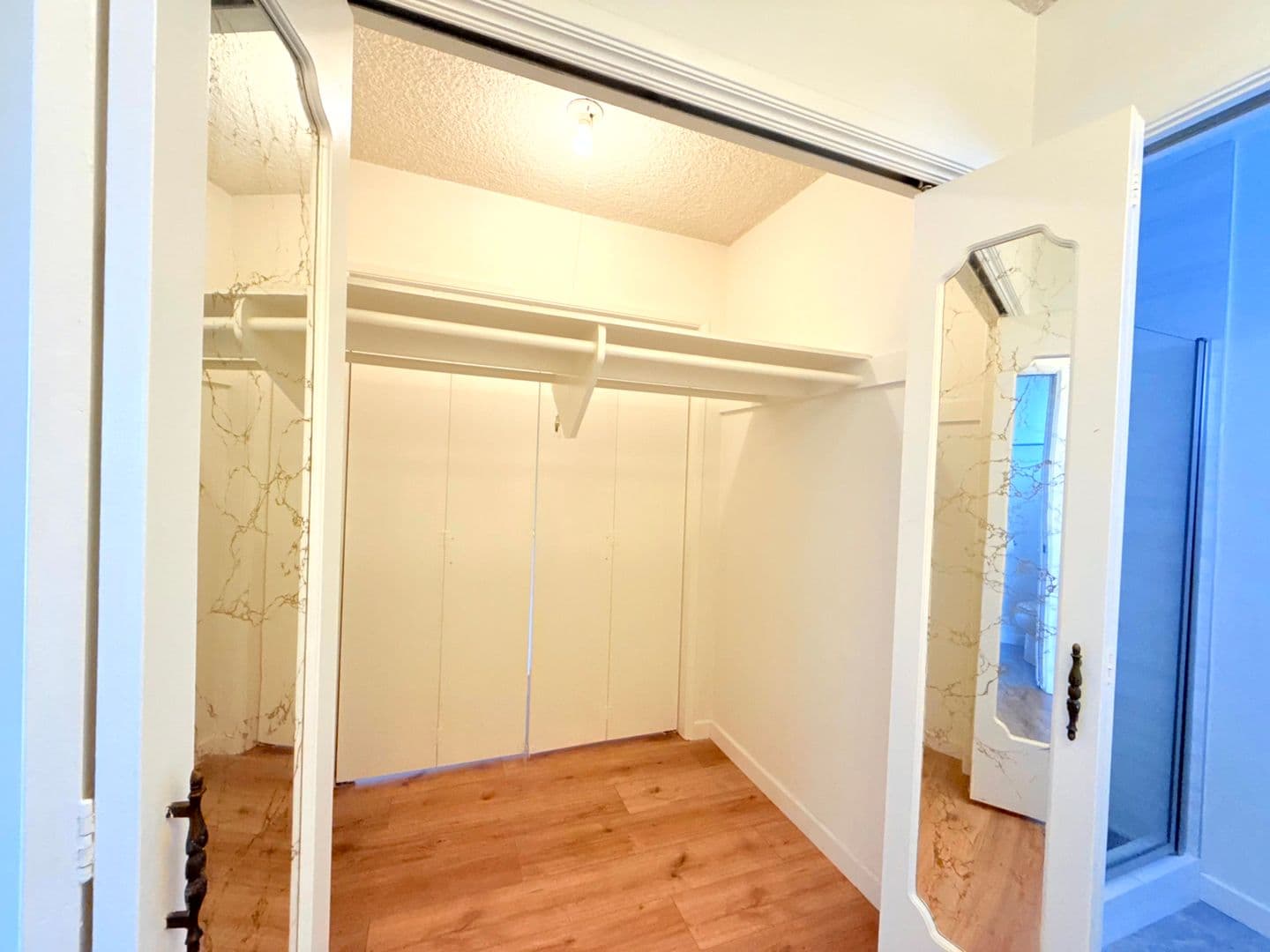 Los Angeles Apartment: 1275 Barry Avenue